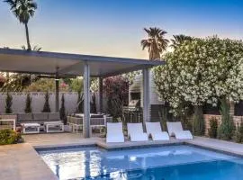 Sunset Swim, Luxury Vegas Villa with Pool, Hot Tub