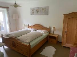 Zimmer 1 am Manötscherhof, alojamento para férias em Tires
