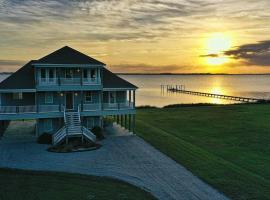 Dolphin Lookout home, villa em Gloucester