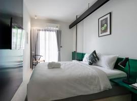 Hotel Sapin, hotel Pom Prap városában