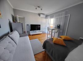 Deluxe Apartment "Sunset in Barbat" with sea view, three-star hotel in Rab