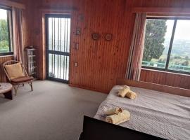 Rising Sun Guesthouse, holiday rental in Mesokhória