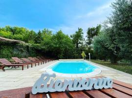 Magnifique villa -piscine privée vue Mont Ventoux, hotell i Malemort-du-Comtat