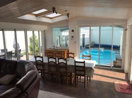 생트-마리-드-레에 위치한 호텔 Île de Ré -LE CLOS DES AJONCS-Villa de charme avec piscine couverte-8 à 12 pers