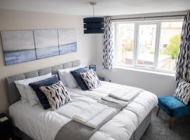 Wave Stays - First Floor Apartment, hotel in Cleveleys