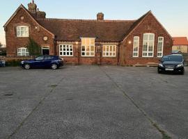 9 Bedroom School House and Halls, βίλα σε Bodham