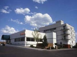Howard Johnson by Wyndham Denver West、アルヴァダのホテル