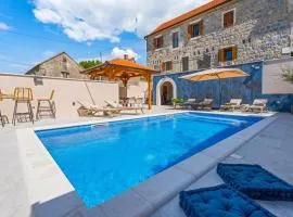 Charming Villa Perina with private heated pool