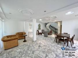 Cozy 6BR Gurney GeorgeTown Homestay, vacation home in Tanjung Bungah