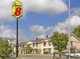 Super 8 by Wyndham Cloquet, hotel cerca de Aeropuerto internacional de Duluth - DLH, Cloquet