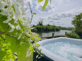 Gîte "Au Bord de l'Eau"，La Force的Villa