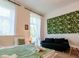 My city apartment- Vienna jungle room
