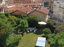 Villa tres proche du centre ville, hotel din Nisa