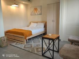 צימרים סוף העולם 2, Hotel in Ein Kinya