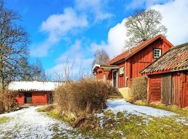 Amazing Home In Gnesta With 3 Bedrooms, cottage in Björnlunda