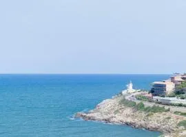 Comfortable and Elegant Seafront Apartment