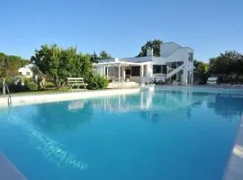 CASA NEL VERDE CON GIARDINO E PISCINA PRIVATA