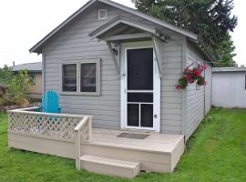 Pine Haven Beach Resort, hotel with parking in Tawas City