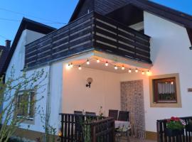 Ferienhaus Janine ruhig gelegen mit grossem Garten und WIFI, vacation rental in Balatonberény