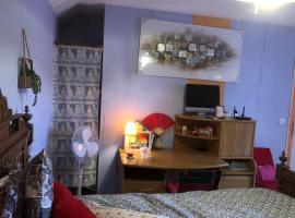 Bouray-sur-Juine-Home Enjoy the outskirt of Paris, hotel with parking in Bouray-sur-Juine