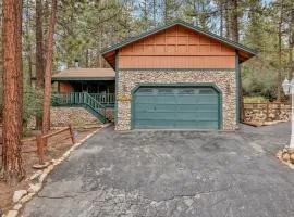 Casa Bosque- Central Modern Fox Farm Log Cabin Retreat- Hot Tub- Fenced- Pets