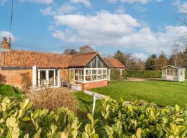 Easy Access to Cromer, Sheringham, The Norfolk Broads and the Seaside - Woodfalls Barn、Tuttingtonの別荘