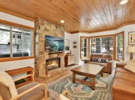 Green Canoe Cabin- Hot Tub- Smart TVs- BBQ- Relaxing Central Moonridge Chalet