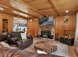 Brunos Cabin- Adorable Moonridge Cozy Log Cabin Chalet- Smart TVs- Laundry- Pets