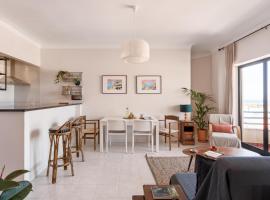 Ocean View Apartment in Costa da Caparica - Fall in love with the view!, hotel v destinaci Almada
