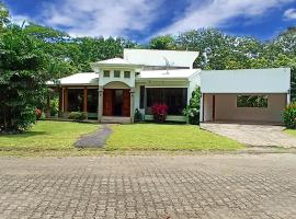 CASA OASIS, feriebolig i Puntarenas