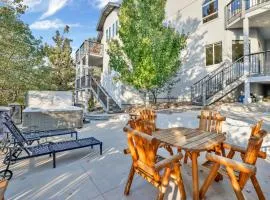 Sunset Ridge Villa- Incredible Log Cabin Estate- Hot Tub- Game Tables-