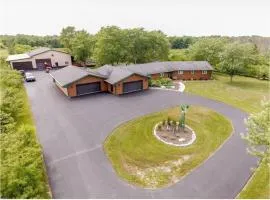 Secluded Farmhouse W/5BD & Pool