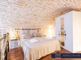 Sea front historic house in the heart of old town, inside torrione aragonese