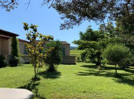 Chambre d'hôtes en Provence, au pied du Luberon "Les Coquelicots", homestay di La Tour-dʼAigues