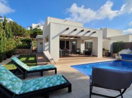 Villa Golf Las Colinas, feriebolig i Villacosta