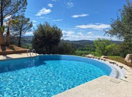 Hôtel restaurant Clos des Sullys, hotell i Montclus