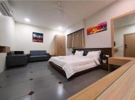 Hotel Seven, hotel near Sardar Vallabhbhai Patel International Airport - AMD, Ahmedabad