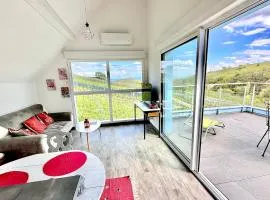 JANÉA Deep Red House