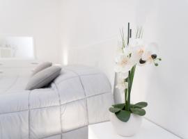 Apartment - White Place - Affitti Brevi Italia, hotel in Manfredonia