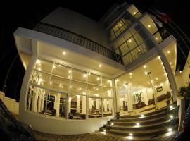 Sole Luna Resort & Spa, hotel near Tangalle Lagoon, Tangalle