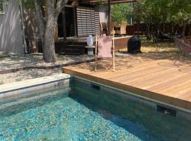 Gite Couleur Terre à 10MN de Gordes, Hotel in Croagnes