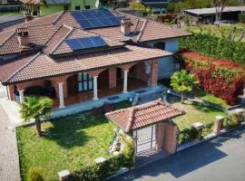 Villa con giardino