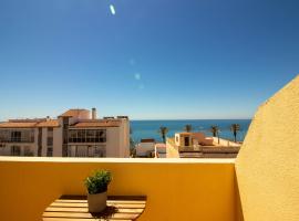 A view of the beach duplex, hotel para golfe em Málaga