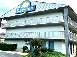 Days Inn by Wyndham Charlotte Northlake โรงแรมในชาร์ล็อต