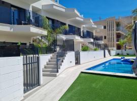 Luxe nieuwbouw appartement op 50m van de zee, leilighet i San Javier