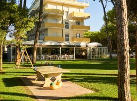 Aparthotel La Pineta, hotel la plajă din Lido di Jesolo