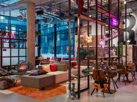 Moxy Frankfurt City Center