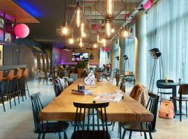 Moxy Paris Charles de Gaulle Airport, хотел в Роаси ан Франс