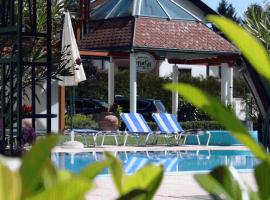 Sportpension Aichholzer, hotel with pools in Oberaichwald