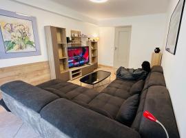 The NICE rose - 3 rooms, 3 air cond, 3 TV, 3 fans, WIfi everywhere, Netflix, balcony for smokers, parking possible, partmenti szállás Nizzában